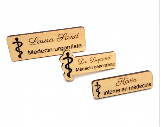 Badges médicaux personnalisés en bois - 3 modèles au choix