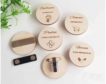 Badge en bois pharmacie personnalisé rond vernis