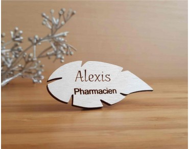 Badge en bois pharmacie feuille personnalisé