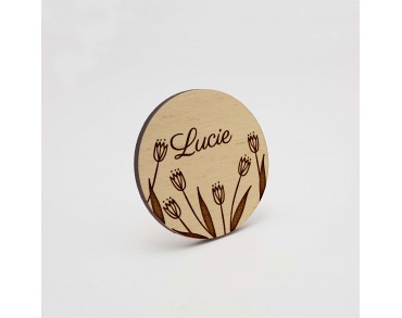 Badge en bois prénom personnalisé floral, tulipe