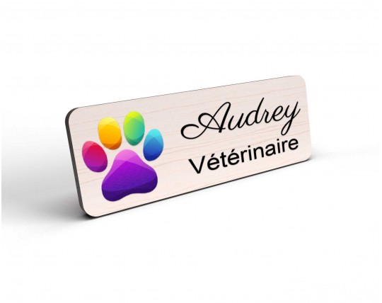 Badge en bois personnalisé logo patte animal coloré 2