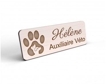 Badge personnalisé vétérinaire en bois logo patte chien chat