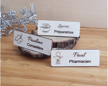 Badge en bois pharmacie personnalisé pharmacien préparatrice