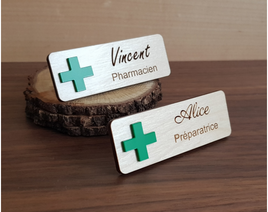 Badge en bois pharmacie personnalisé croix verte acrylique classique